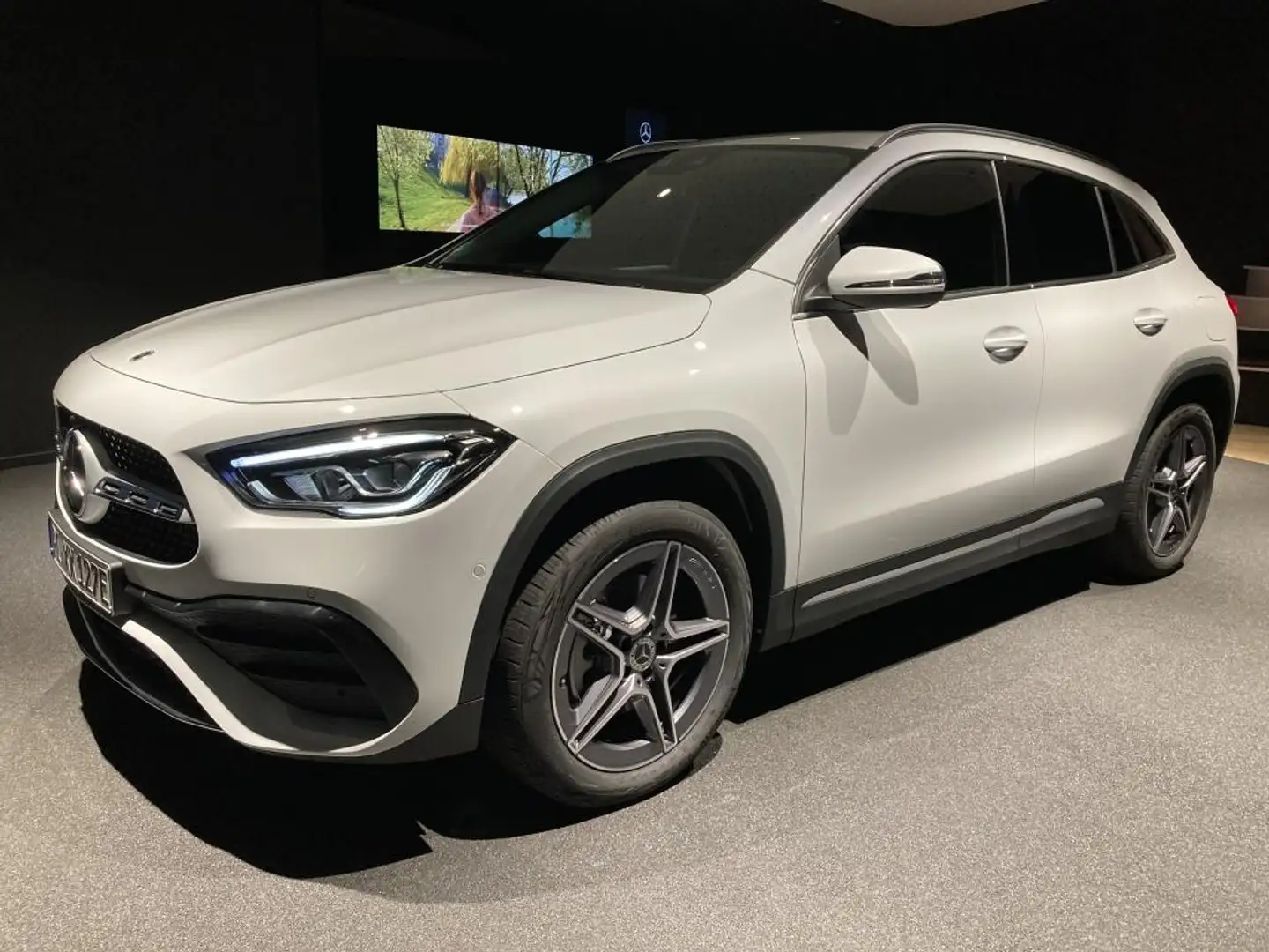 Mercedes-Benz GLA 250 e +AMG+MBUX+KAMERA+NAVI+Ambiente+AUT+SHZ Weiß - 2