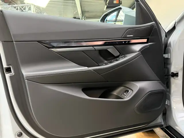 BMW i5 view 15