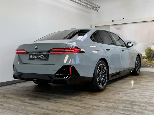 BMW i5 view 6