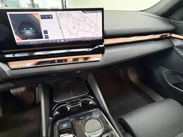 BMW i5 view 9