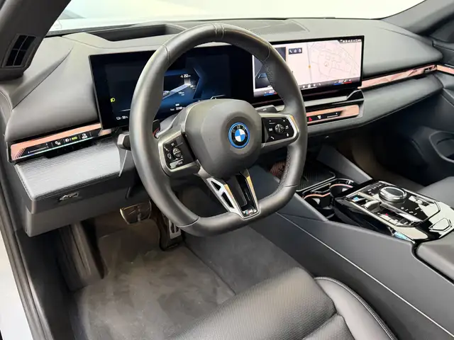 BMW i5 view 7