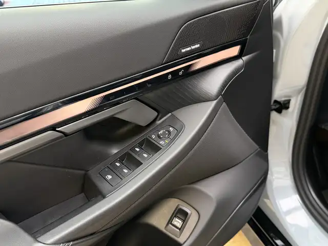 BMW i5 view 14