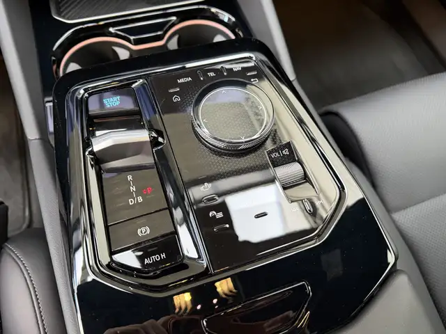 BMW i5 view 11