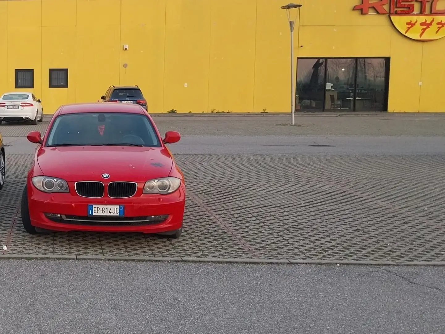 BMW 116 116d 5p 2.0 Eletta 116cv dpf crvena - 2
