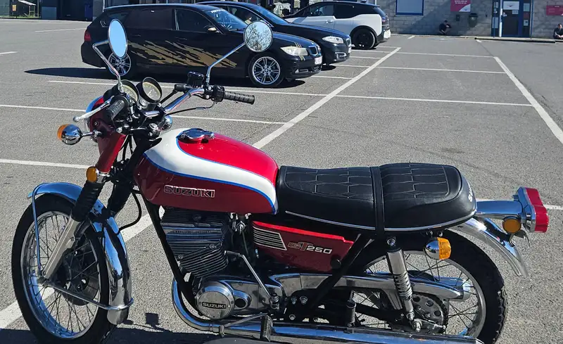 Suzuki GT 250 - foto 2