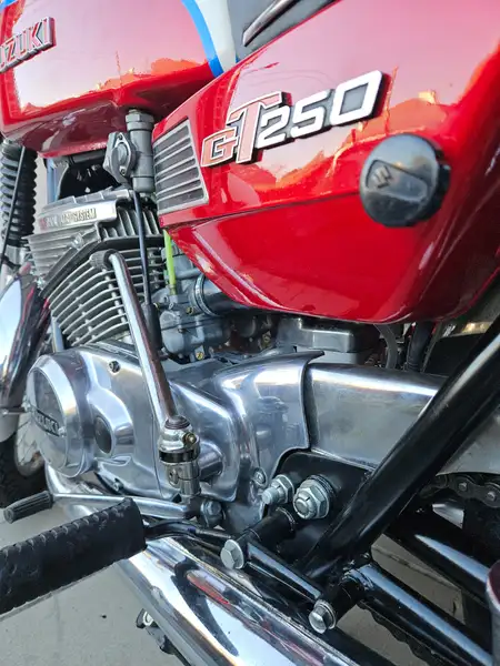 Suzuki GT 250 - foto 8