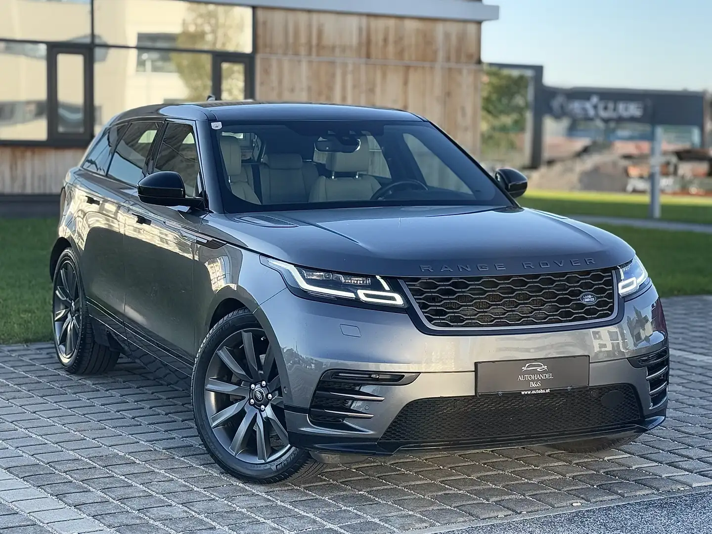 Land Rover Range Rover Velar R-Dynamic HSE 3,0 V6 Allrad *PANO, MASSAGE, HUD* Gris - 1