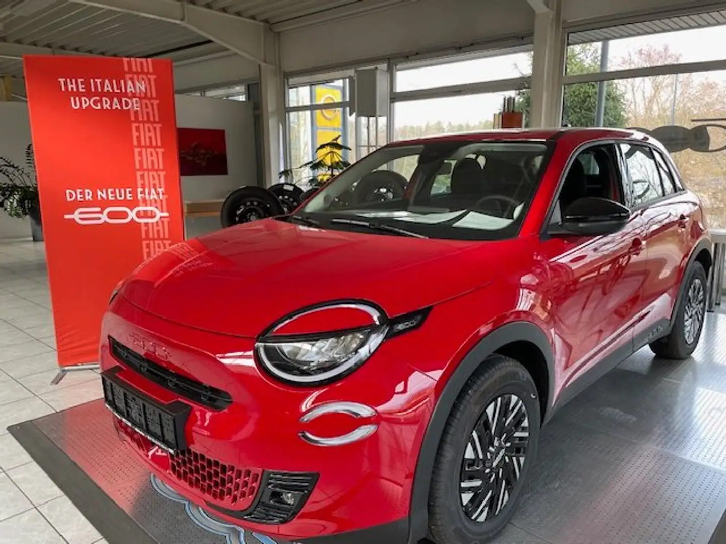 Fiat 600e 115 kW (156PS) Red Akku 54kWh Czerwony - 1