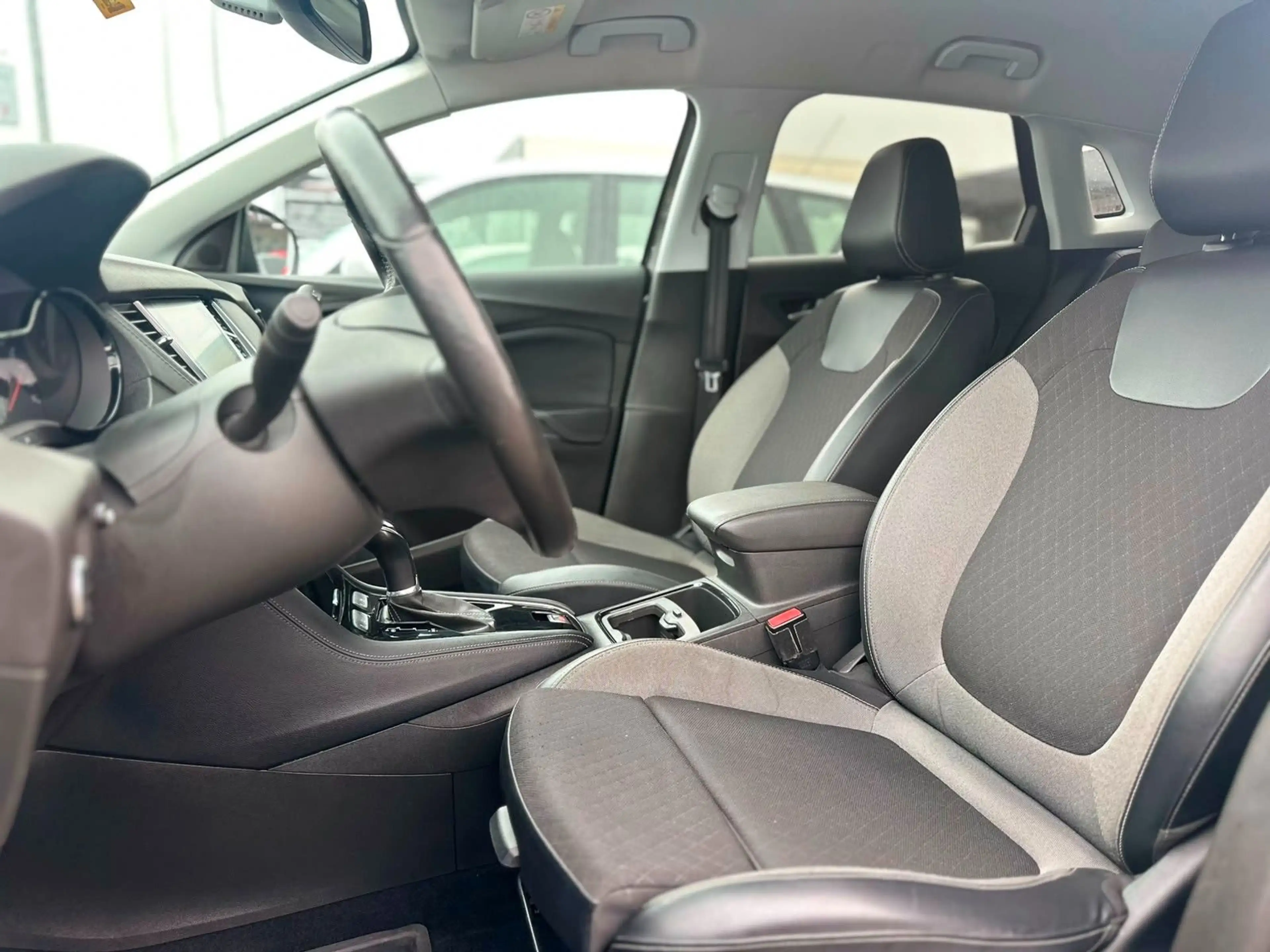 Opel Crossland X Grandland Business Edition 1.5 — photo 11