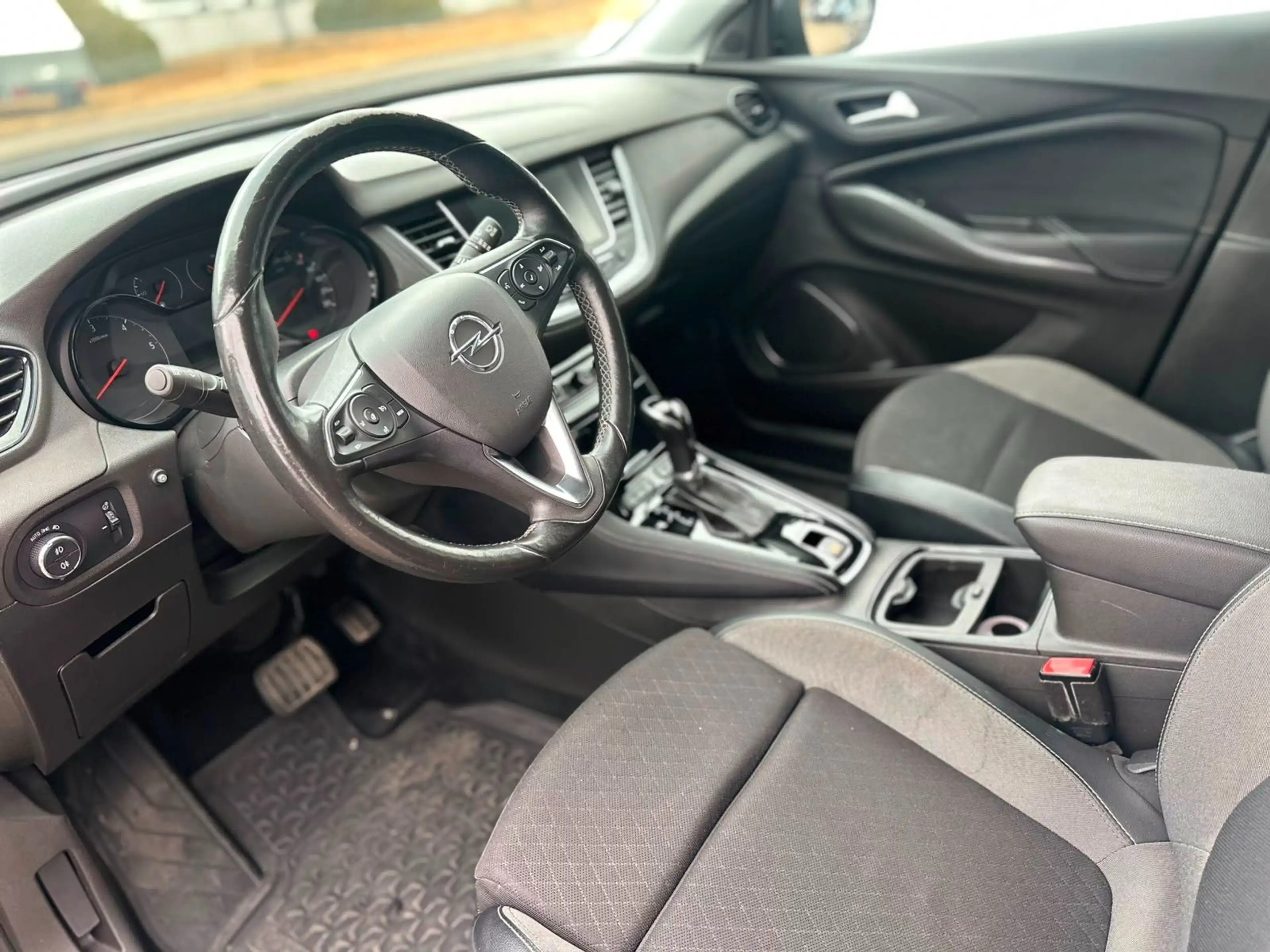 Opel Crossland X Grandland Business Edition 1.5 — photo 7