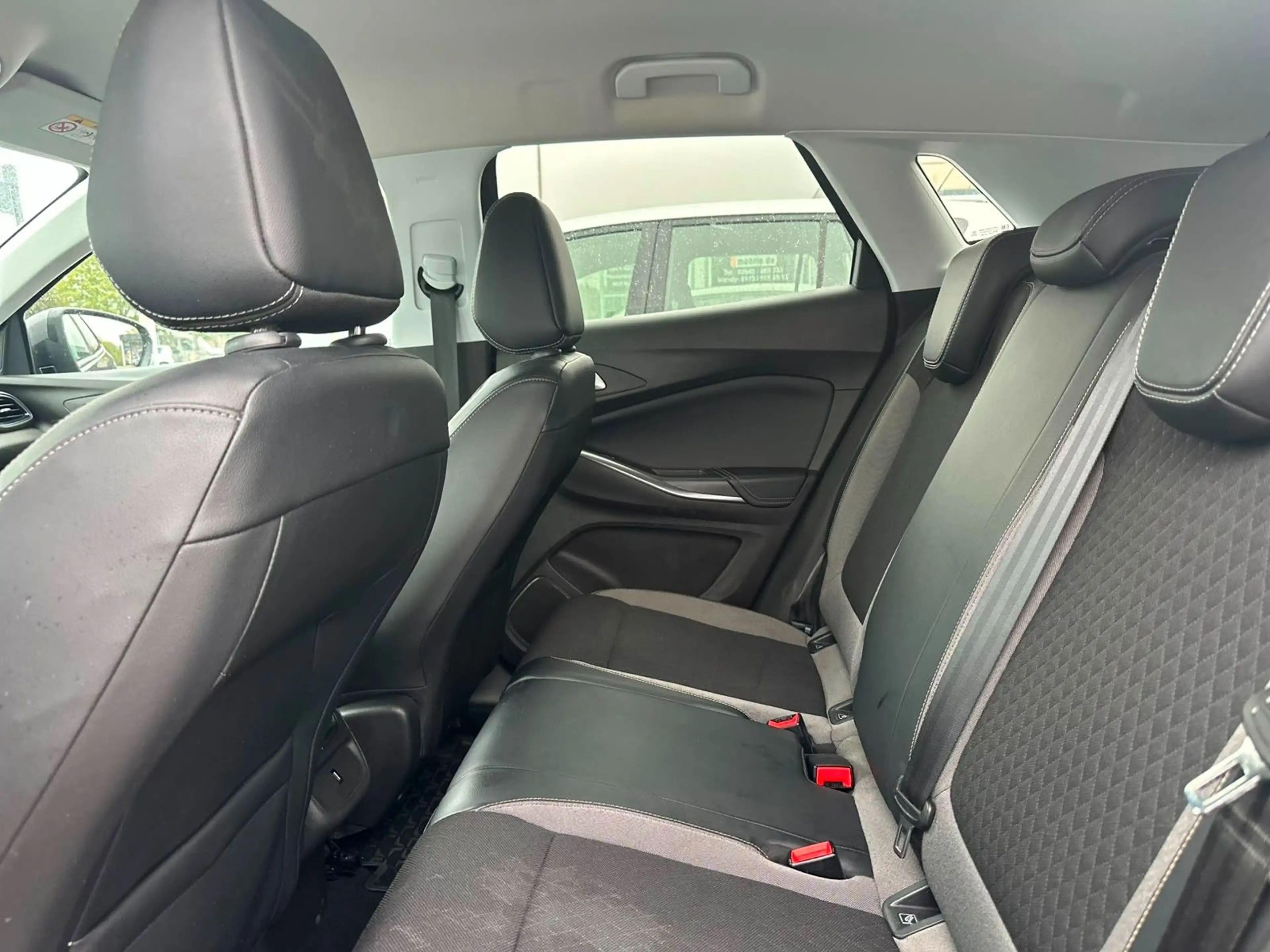 Opel Crossland X Grandland Business Edition 1.5 — photo 13