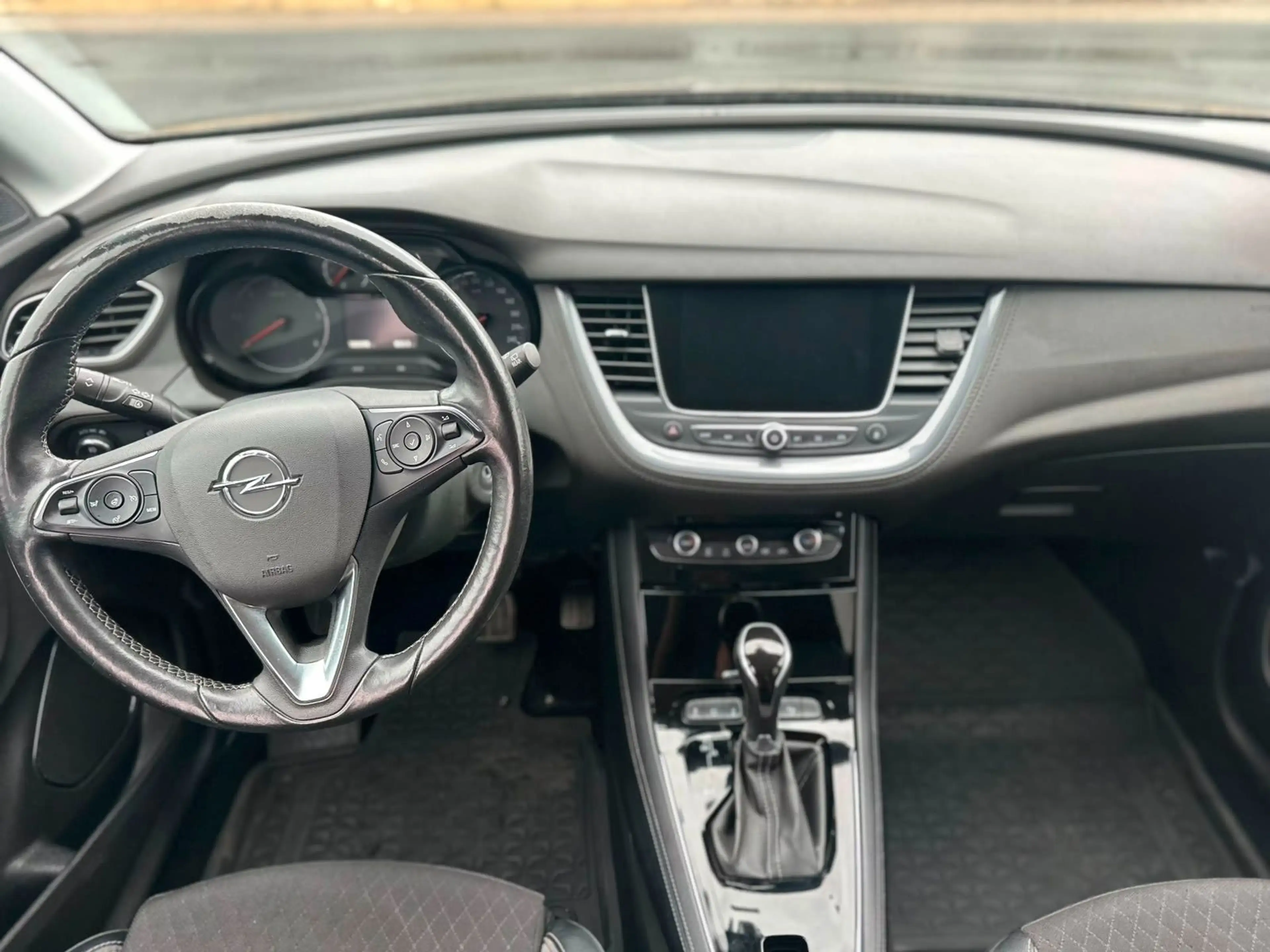 Opel Crossland X Grandland Business Edition 1.5 — photo 10