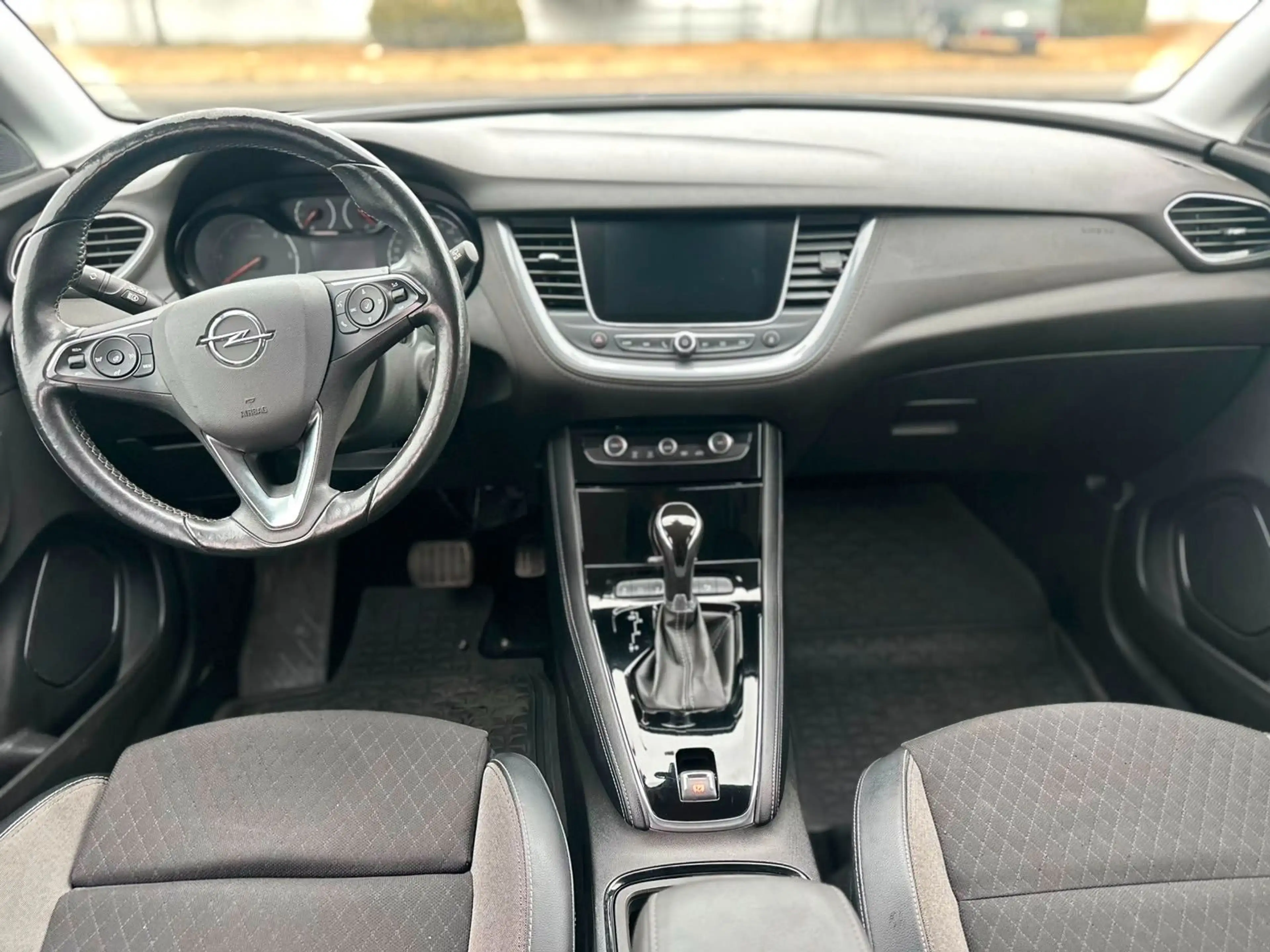 Opel Crossland X Grandland Business Edition 1.5 — photo 9