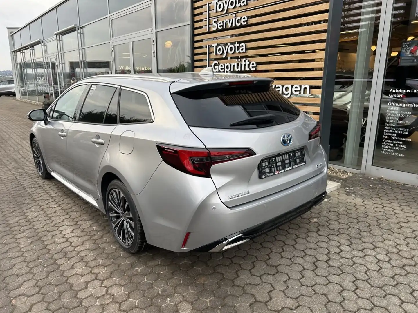 Toyota Corolla 1.8 Hybrid Touring Sports Team Deutschland Silber - 2
