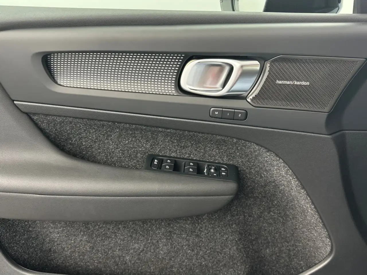 Volvo EX40 2026 — фото 13