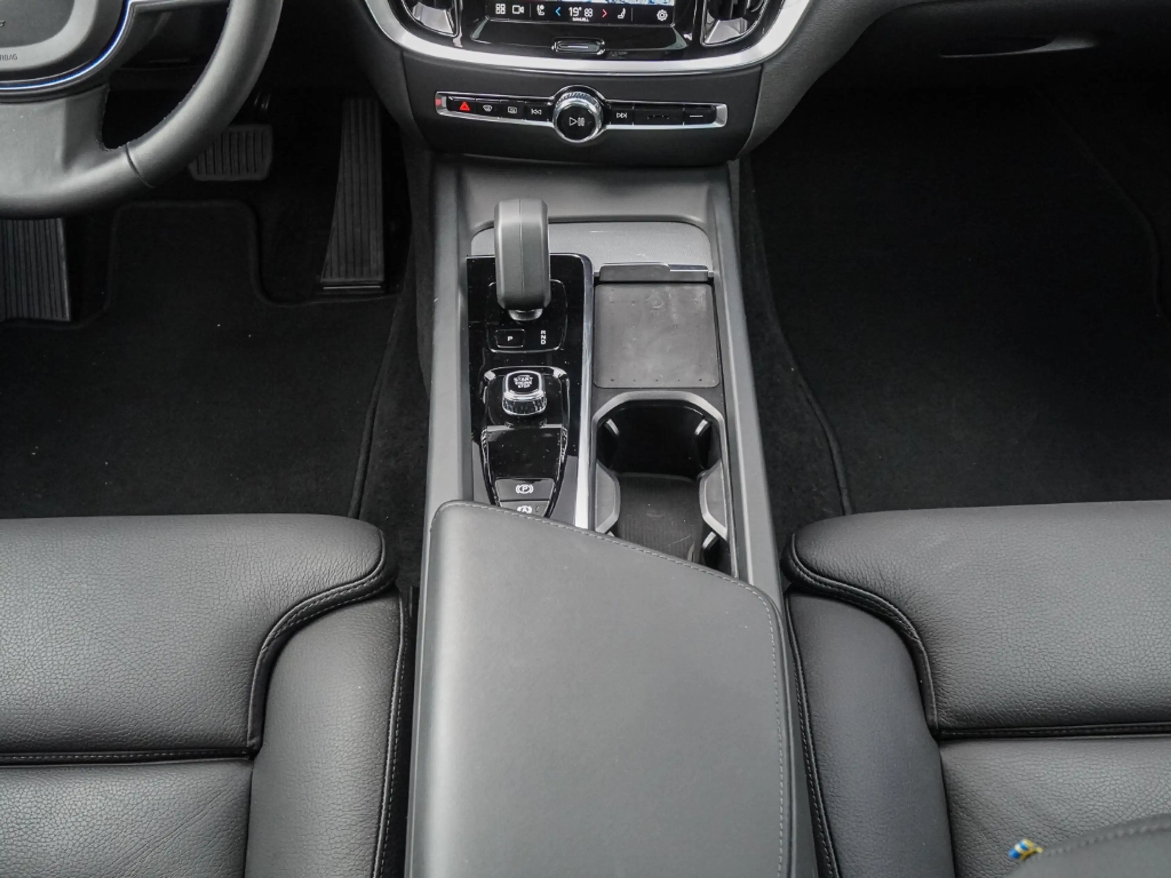 Volvo V60 Cross Country Cross Country Plus AWD StandHZG El. Panodach Digit — photo 15