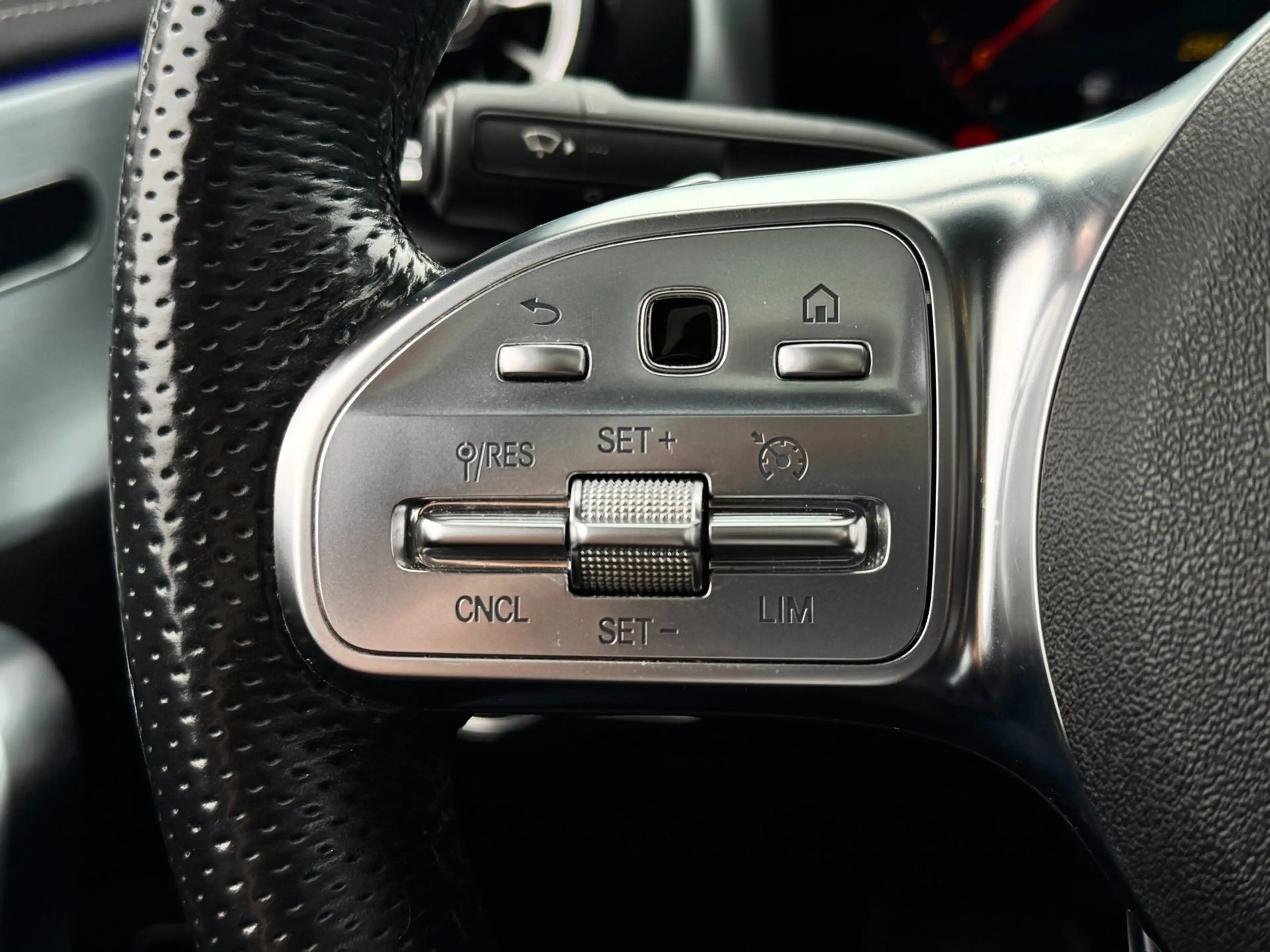 Mercedes-Benz CLA 250 e AMG Night | Pano | Burmester | Camera | Carplay — photo 14