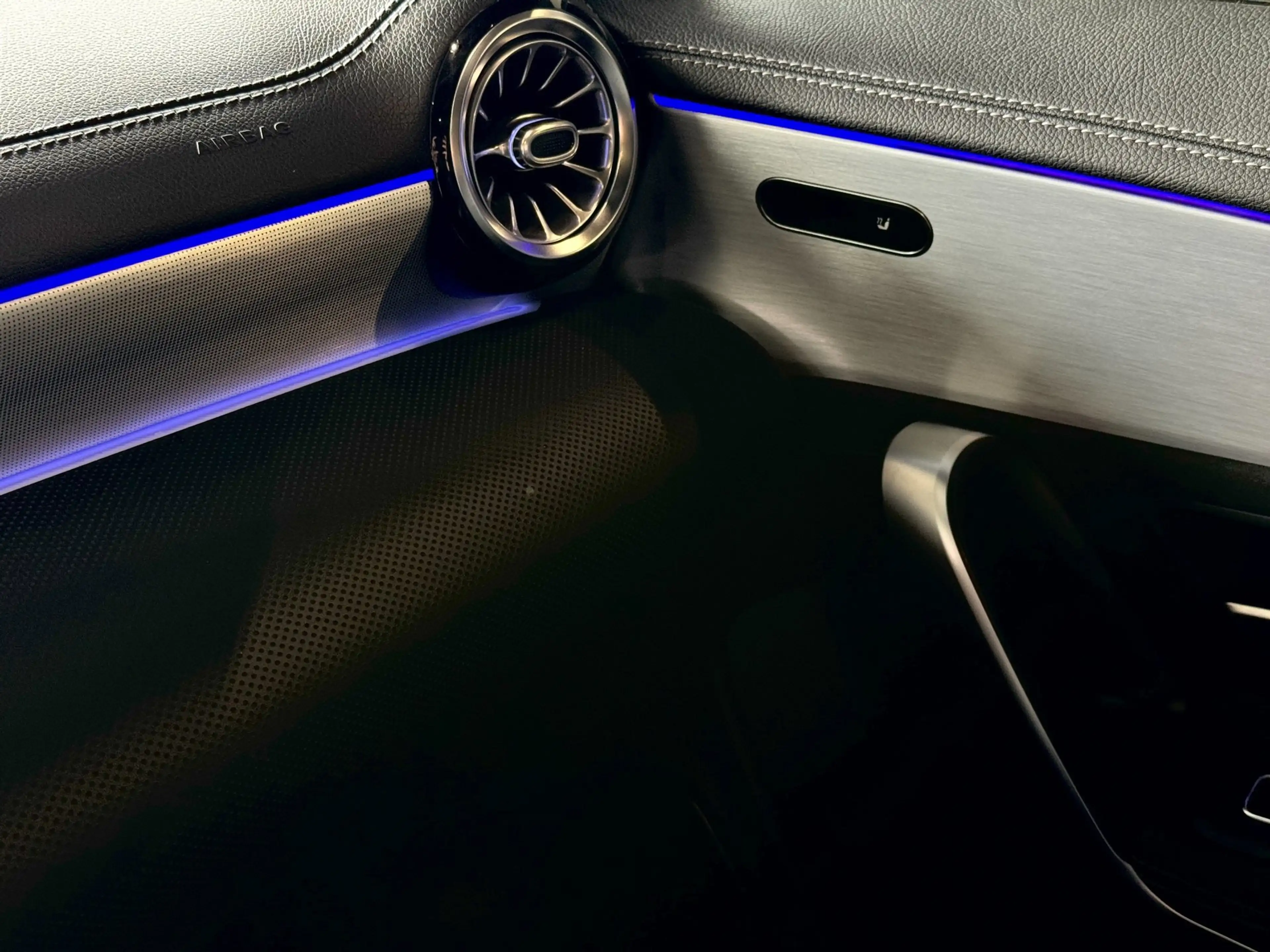 Mercedes-Benz CLA 250 e AMG Night | Pano | Burmester | Camera | Carplay — photo 10