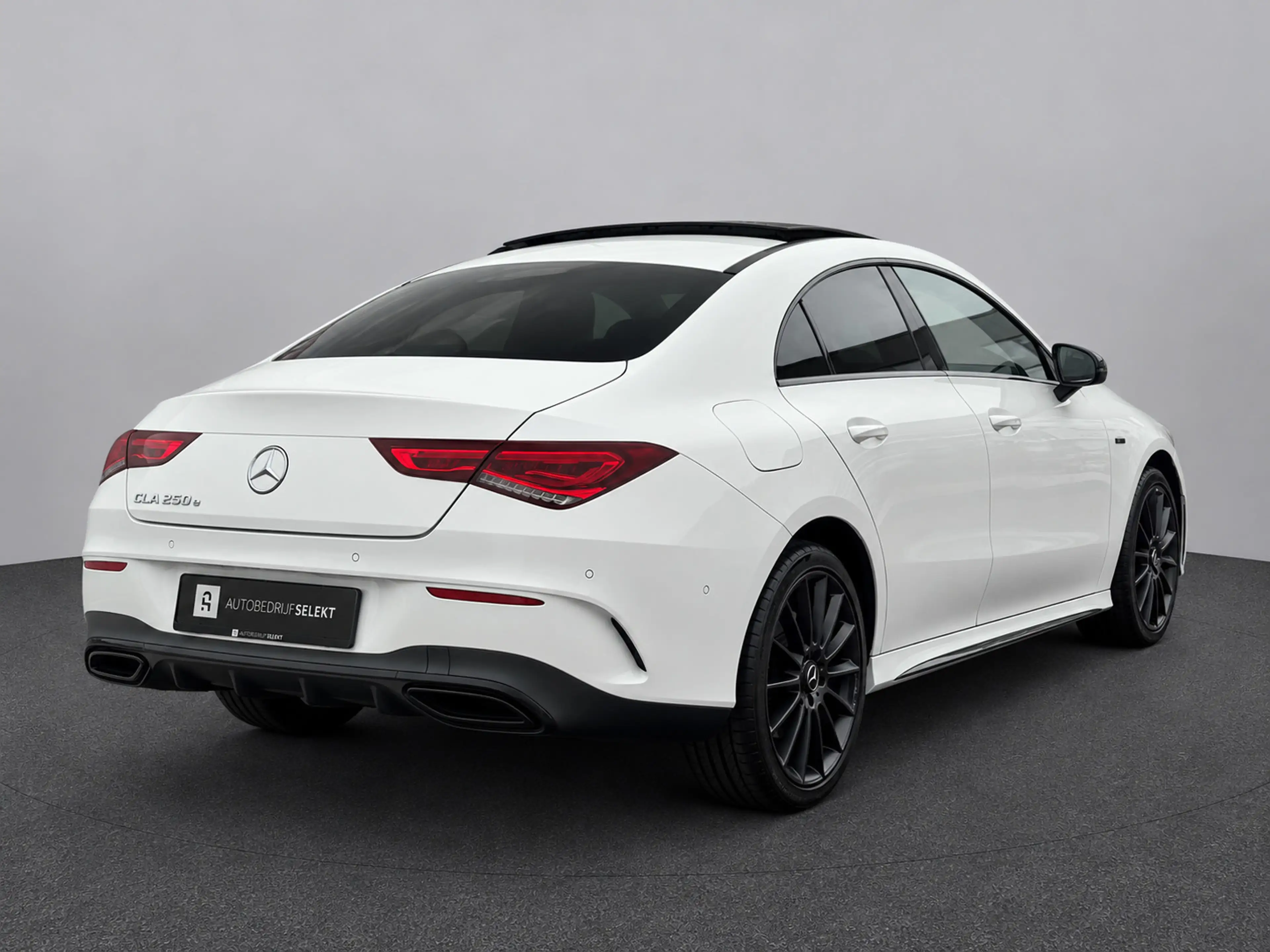 Mercedes-Benz CLA 250 e AMG Night | Pano | Burmester | Camera | Carplay — photo 2