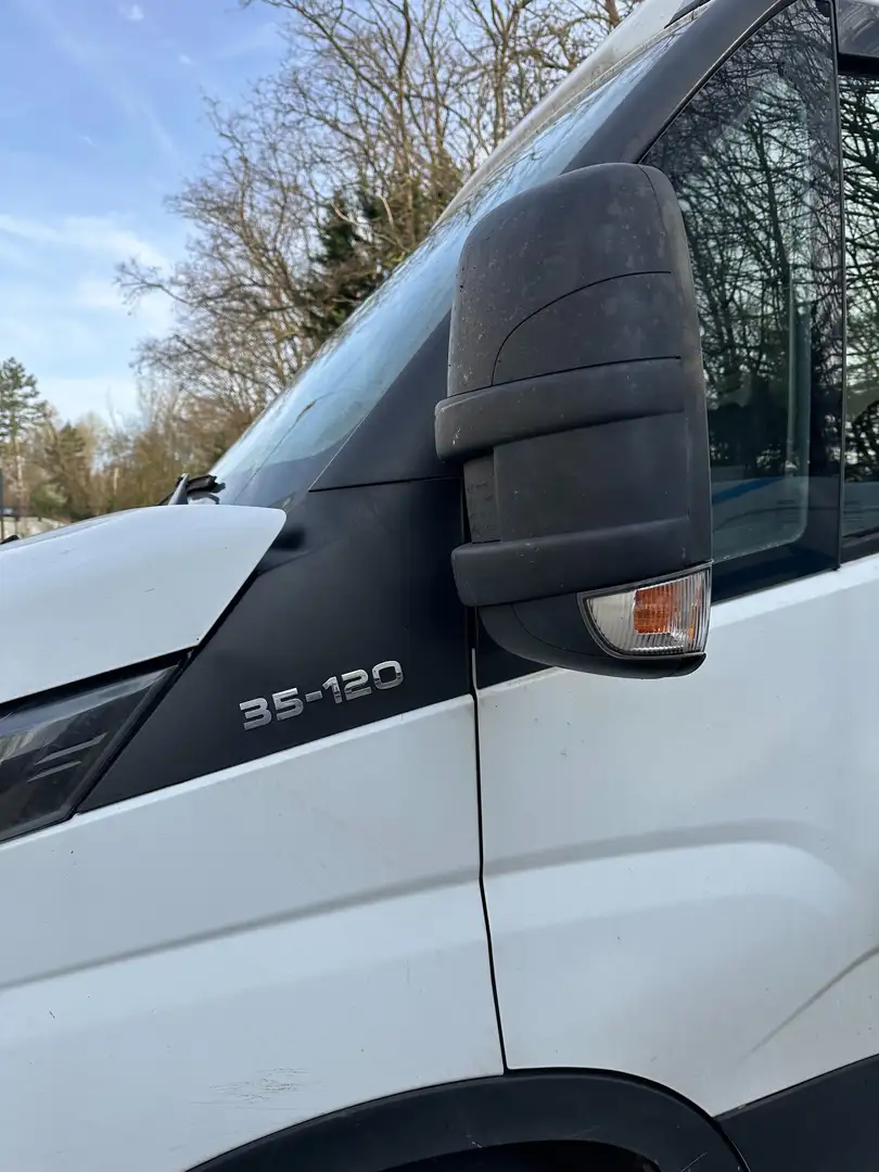 Iveco Massif Alb - 1
