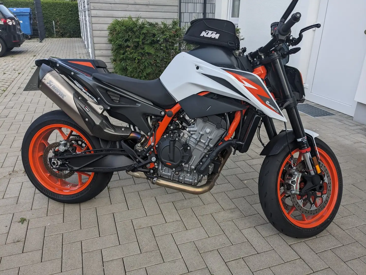 KTM 890 Duke R Blanco - 2