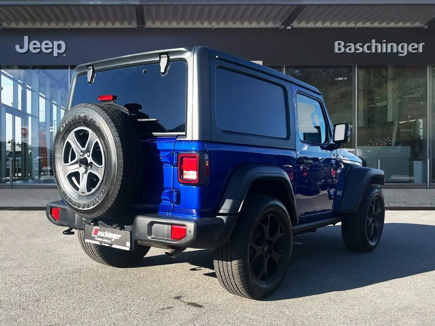 Jeep Wrangler Sport LKW 2.0T GME Aut. Blauw - 2