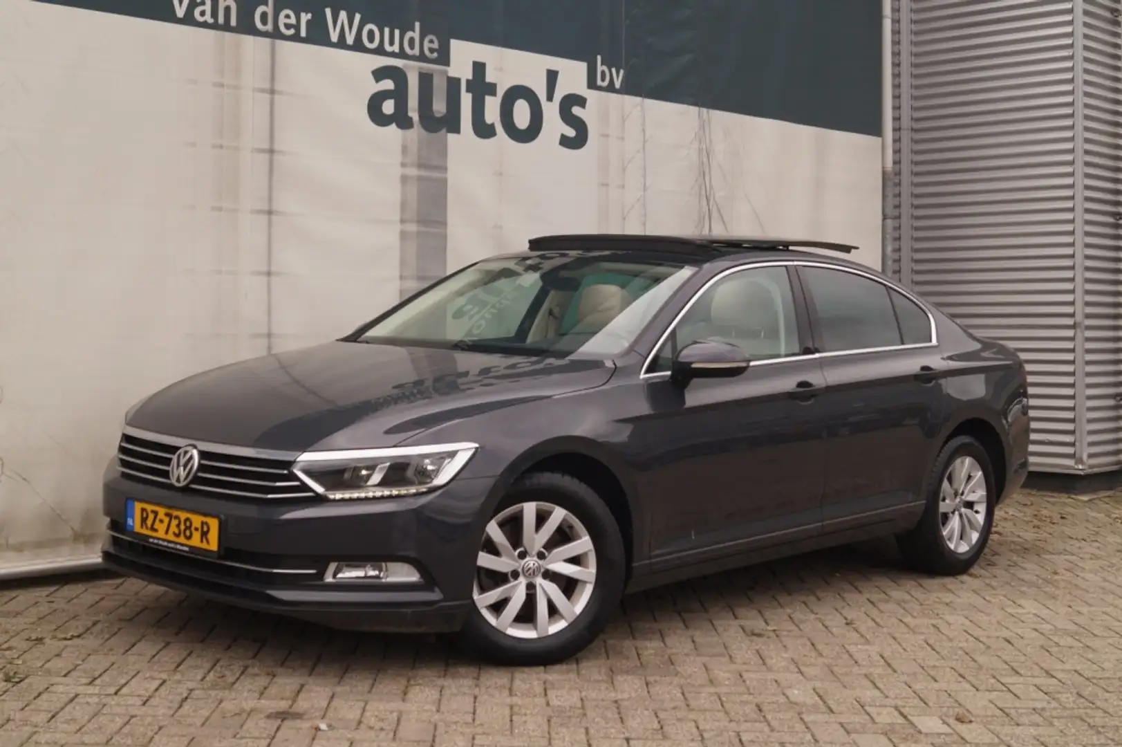 Volkswagen Passat 1.6 TDI Comfortline Business 4-drs -PANO-NAVI-ECC- Gris - 2