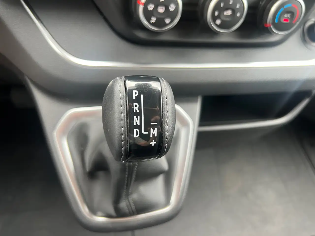 Renault Trafic Grand Spaceclass 2.0 Blue dCi 170cv AUTOMATIQUE 9 PLACES GPS CAMÉRA CRÉDIT 100% GARANTIE, миниатюра 29