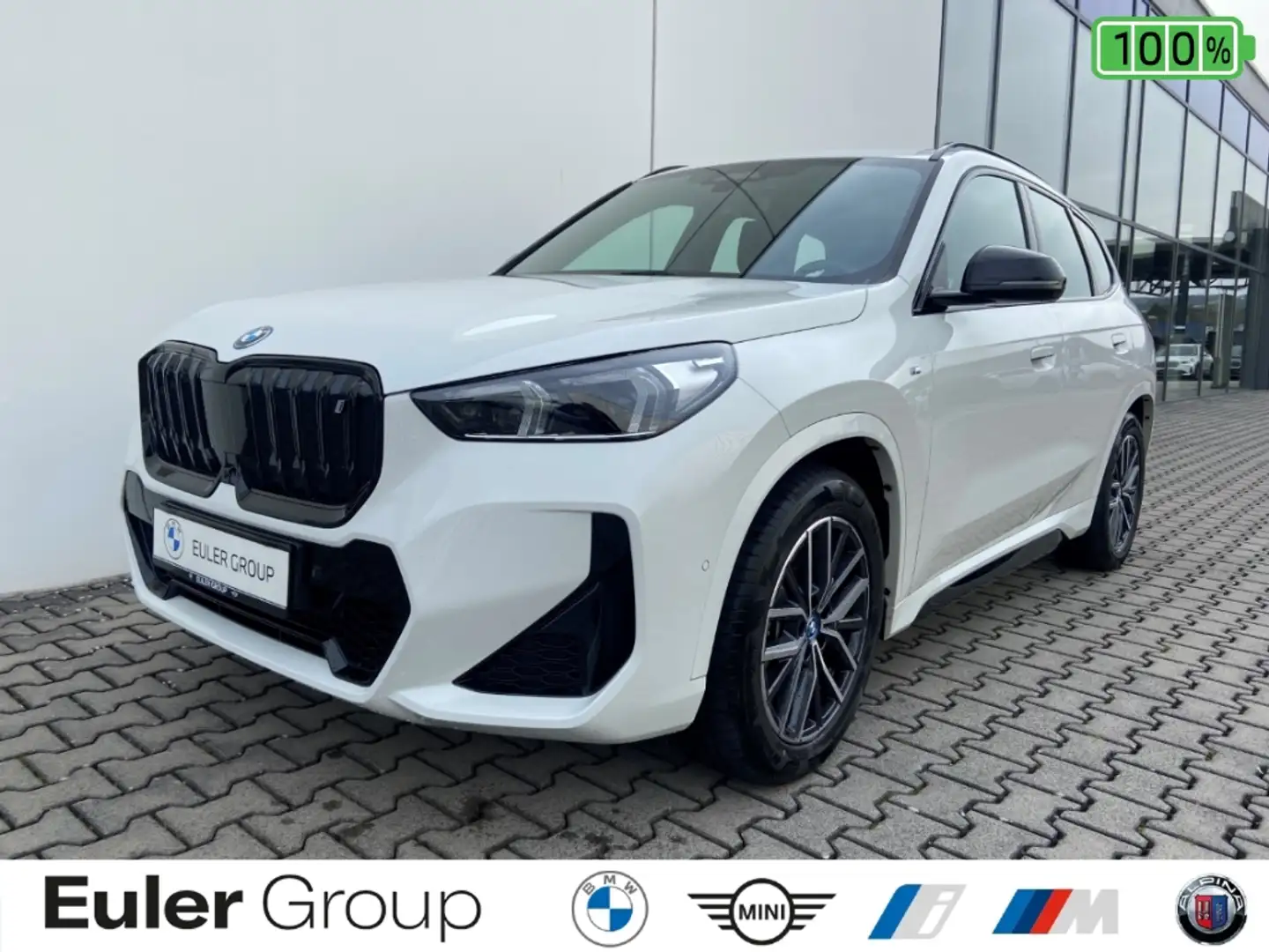 BMW iX1 xDrive 30A M-Sport H/K Parkass+ HUD DrivAssProf Weiß - 1
