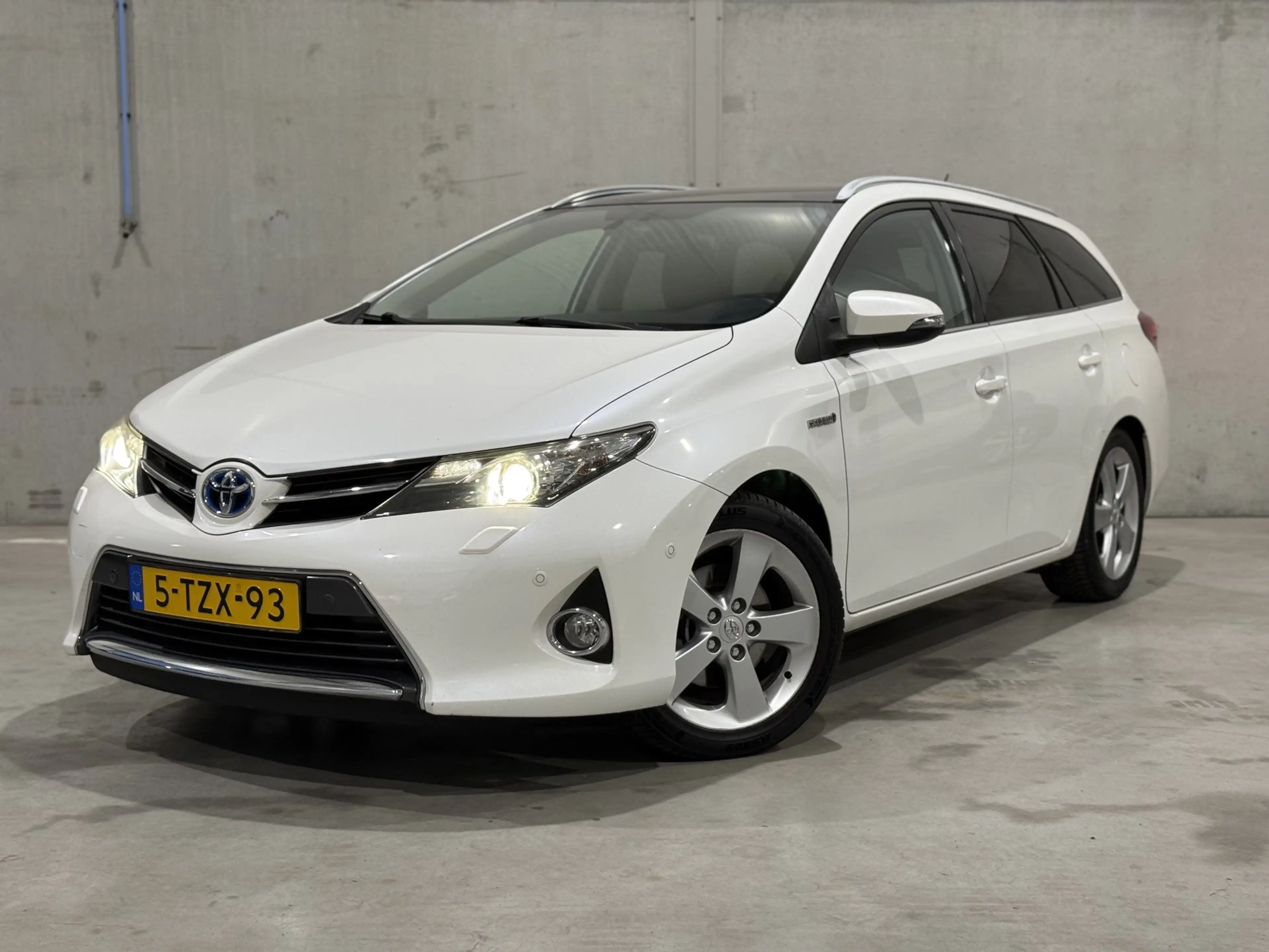 Toyota Auris Touring Sports 1.8 Hybrid Lease+ Cruise Clima Pano — photo 2