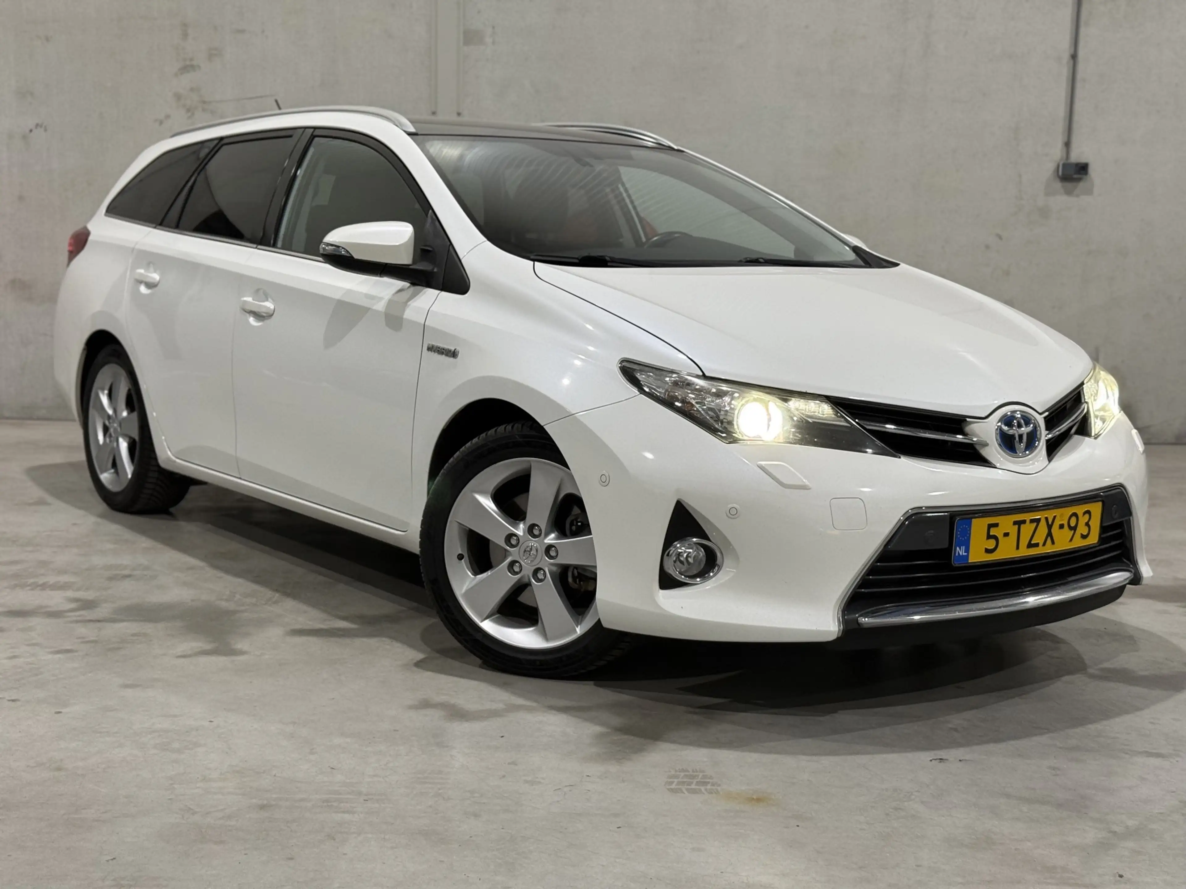 Toyota Auris Touring Sports 1.8 Hybrid Lease+ Cruise Clima Pano — photo 9