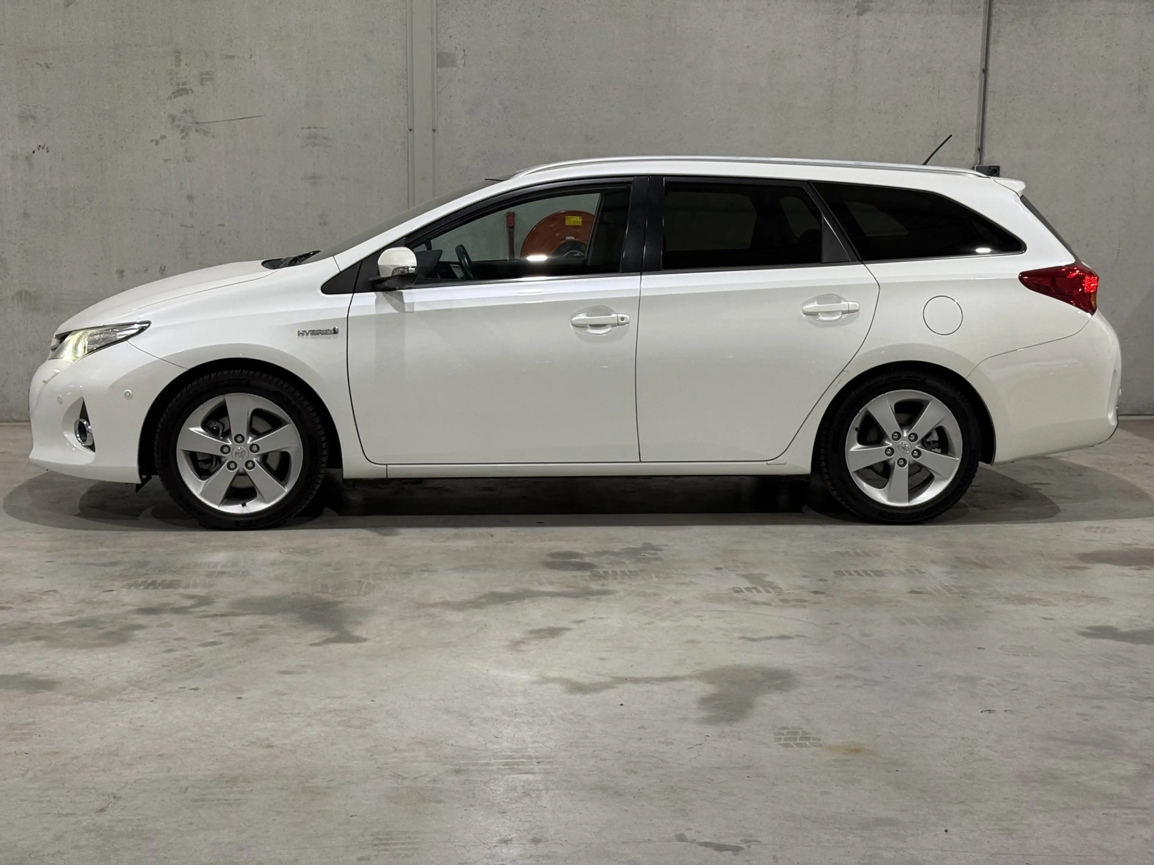 Toyota Auris Touring Sports 1.8 Hybrid Lease+ Cruise Clima Pano — photo 4