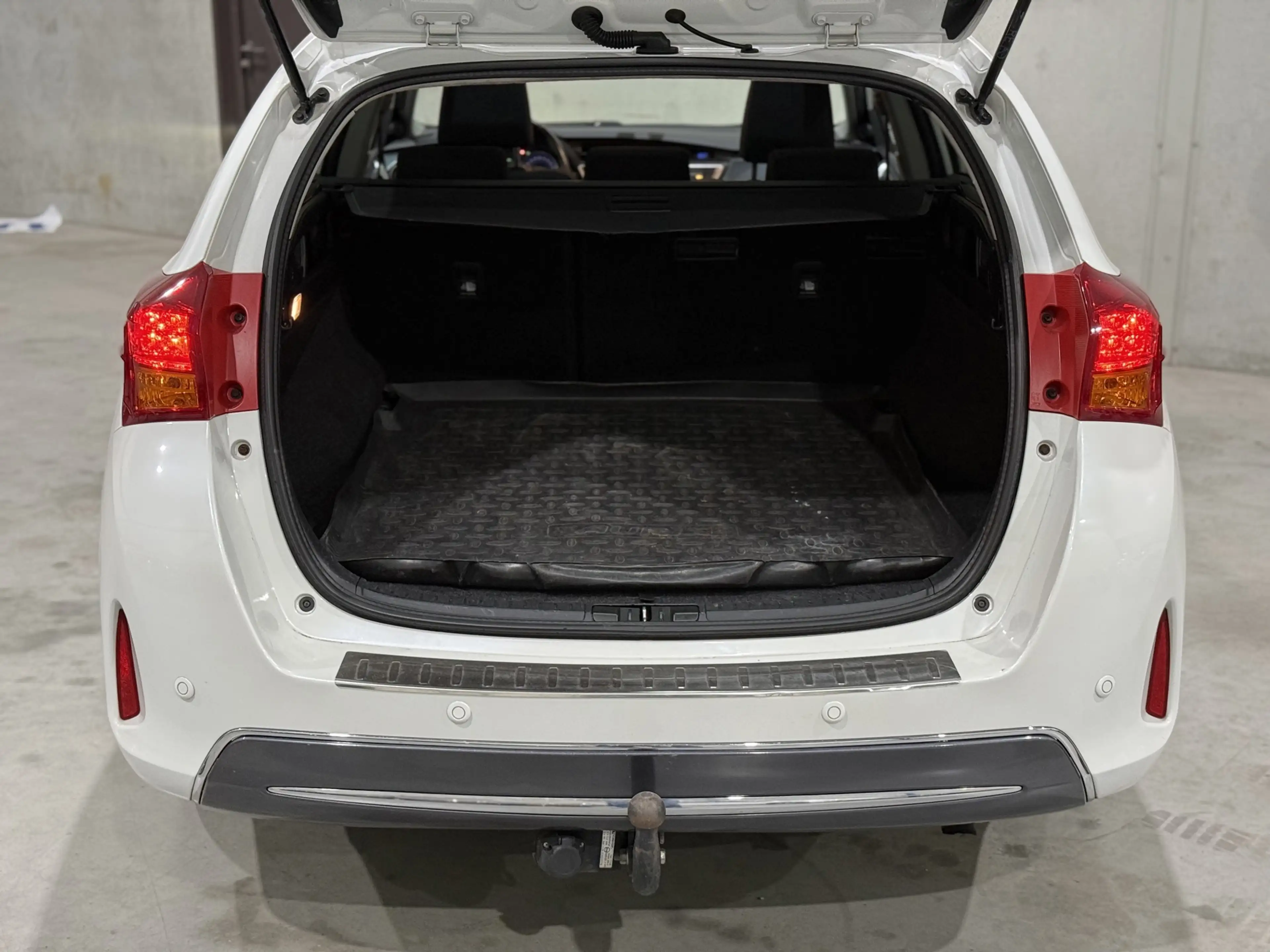 Toyota Auris Touring Sports 1.8 Hybrid Lease+ Cruise Clima Pano — photo 6