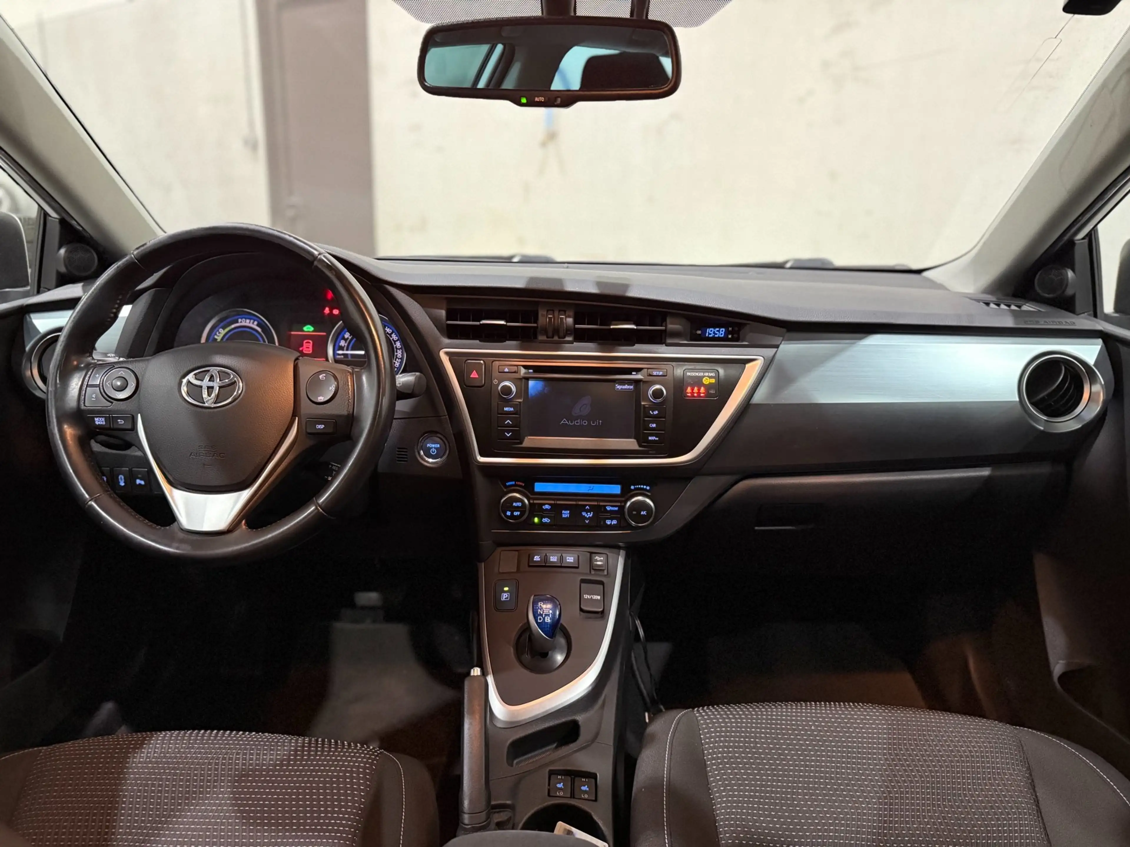 Toyota Auris Touring Sports 1.8 Hybrid Lease+ Cruise Clima Pano — photo 11