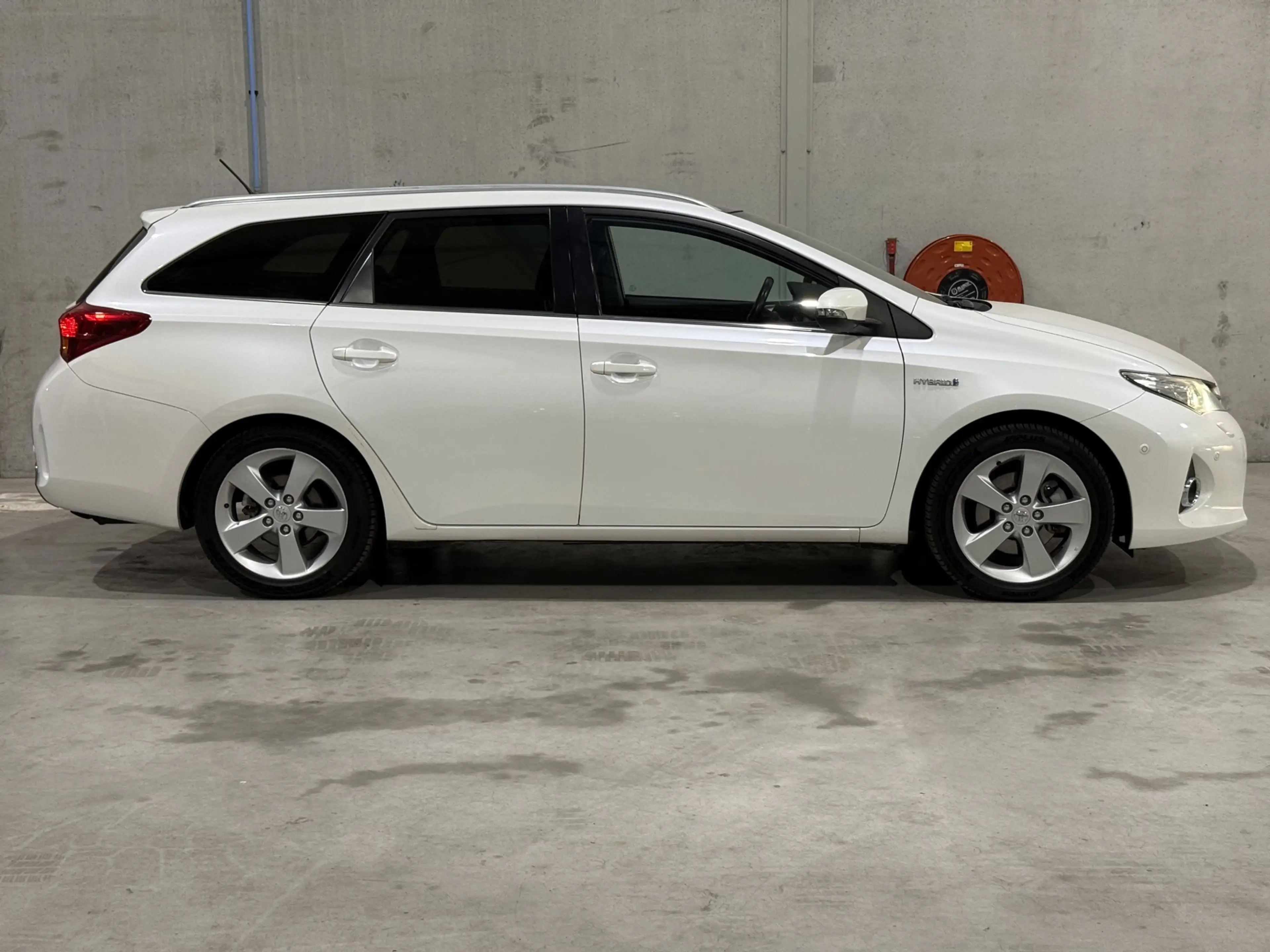 Toyota Auris Touring Sports 1.8 Hybrid Lease+ Cruise Clima Pano — photo 8