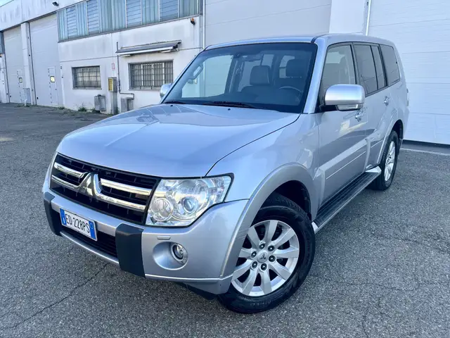 Mitsubishi Pajero 3.2 cr Instyle 200cv 5p automatica Perfetta