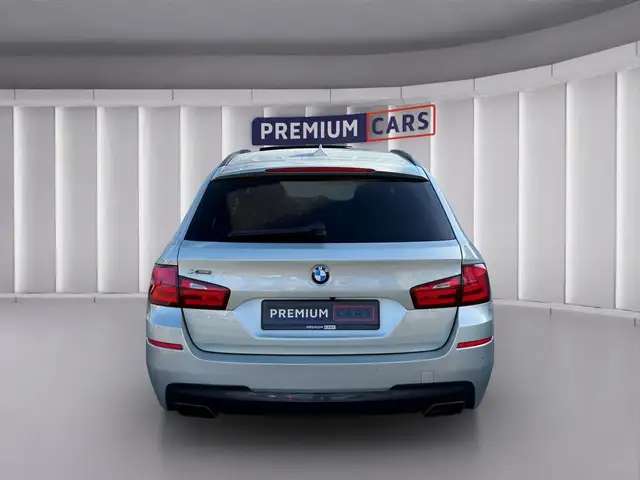 BMW 5 Series view 4