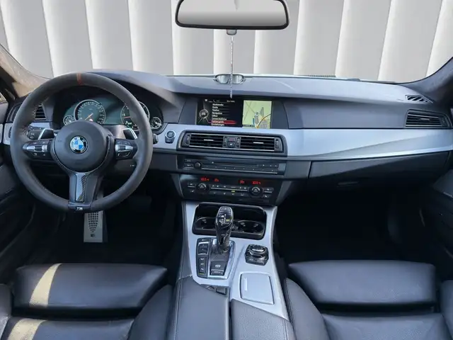 BMW 5 Series view 11