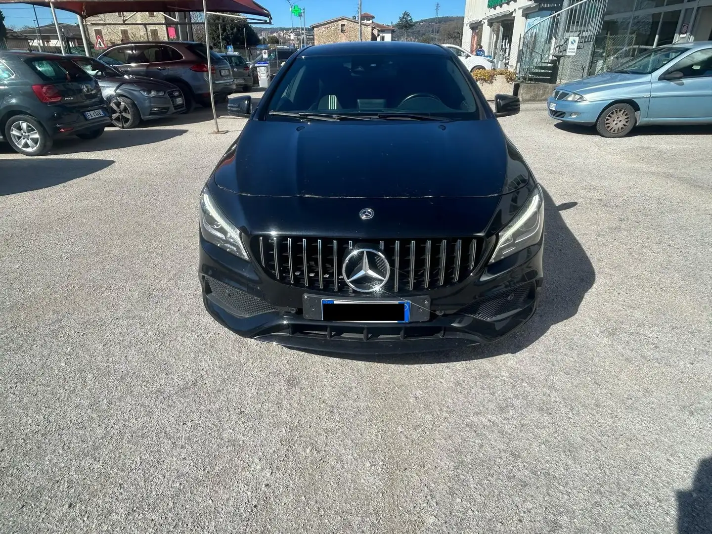 Mercedes-Benz CLA 200 premium Amg line Fekete - 1