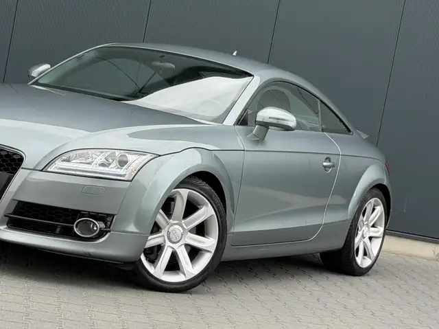 Audi TT view 6