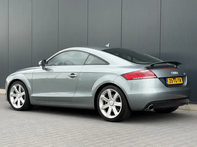Audi TT view 11