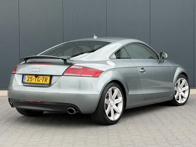 Audi TT view 4