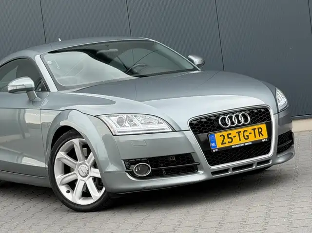 Audi TT view 12