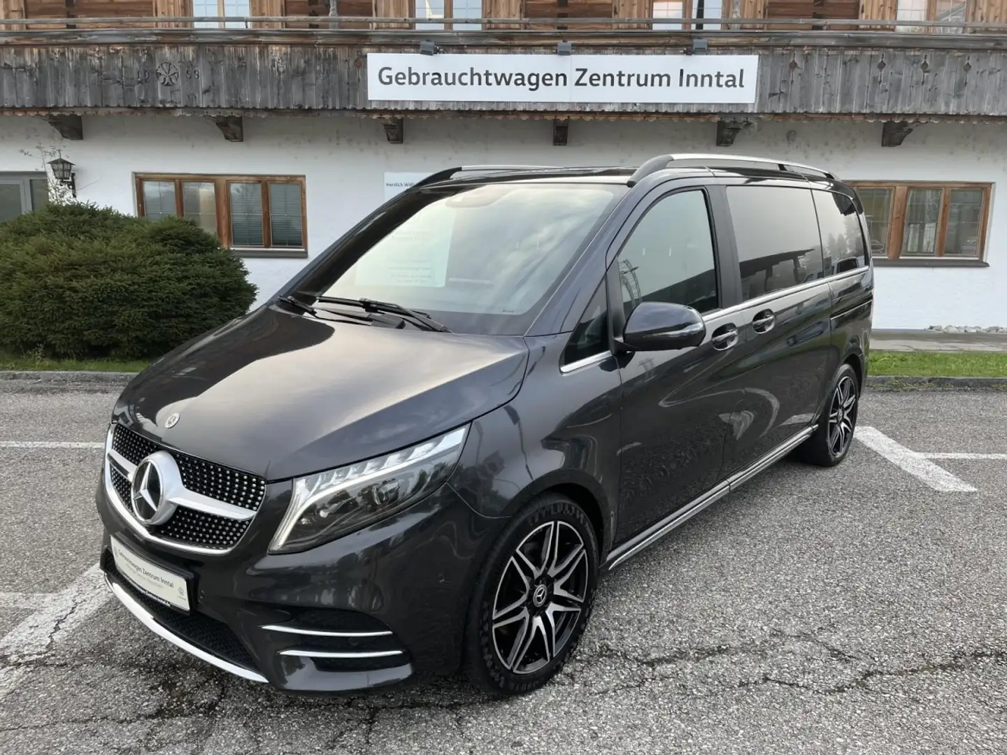 Mercedes-Benz V Klasse V250 d Avantgarde Edition AMG Line (AHK+Nav Gris - 2