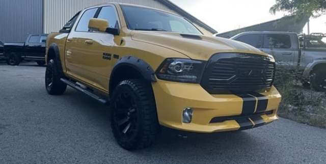 Dodge RAM 1500 Crew Cab Sport 5.7 Hemi Bumblee Bee