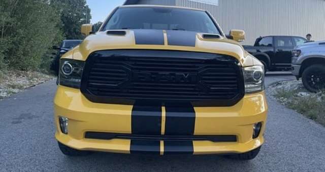 Imagine Dodge RAM 1500 Crew Cab Sport 5.7 Hemi Bumblee Bee