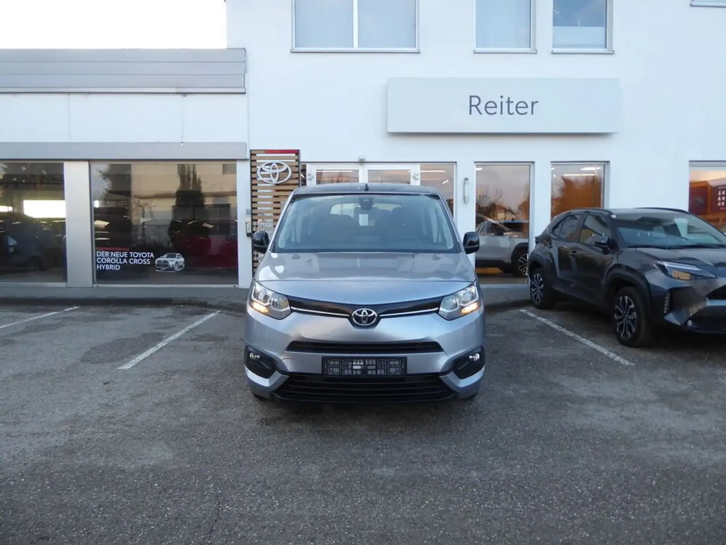 Toyota Proace City Verso L2 1,5 D-4D 130 Aut. *7-SITZE* Silber - 1