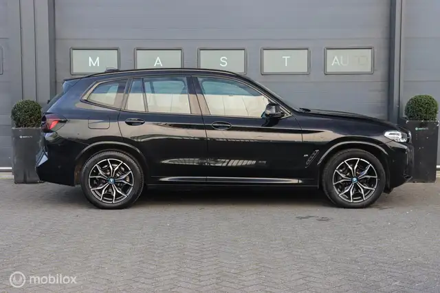 BMW X3 view 5