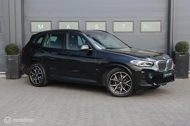 BMW X3 view 4