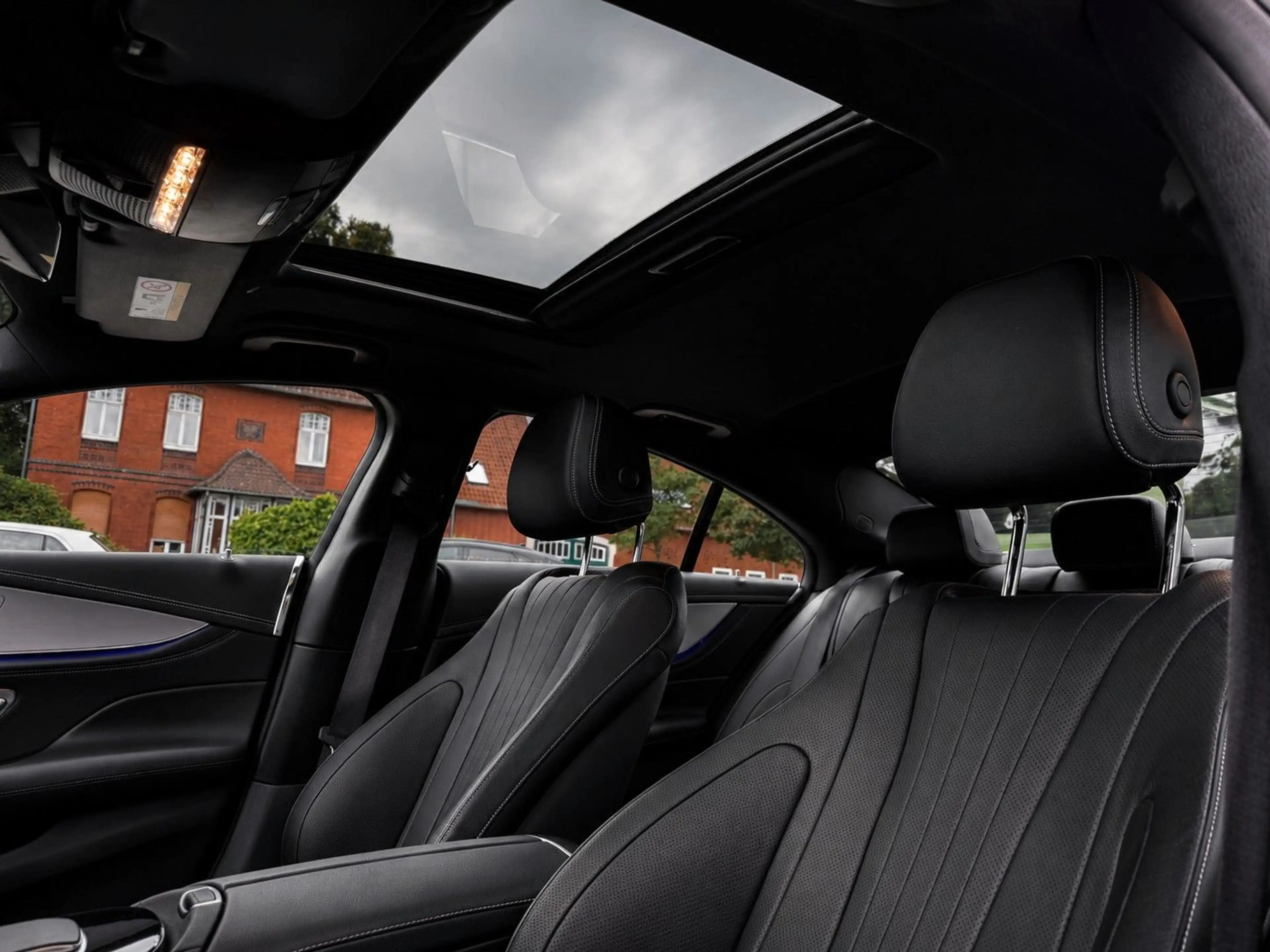 Mercedes-Benz CLS 450 4Matic AMG JUNGESTERN/S-DACH/360°/DISTR/ — photo 15